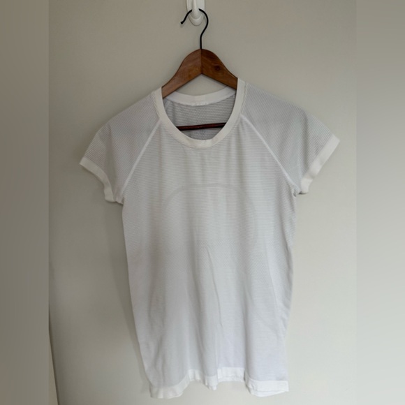 Lululemon Swiftly Tech Short Sleeve Crew
Heathered White Size 8 - Picture 4 of 7